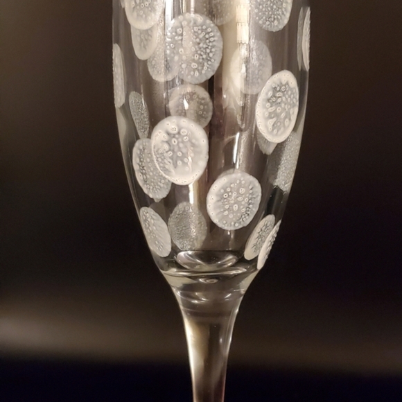 Painted Abstract White Lace and Bubble Champagne Flute Glass - Picture 4 of 8